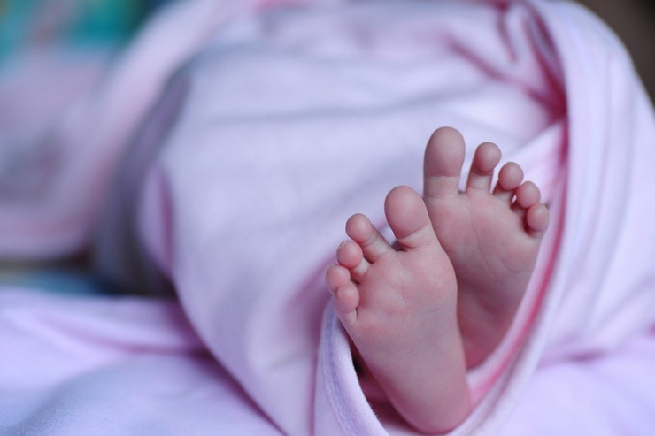 Ata 6 aylıq qızını boğub öldürdü: Oğlan istəyirmiş - ŞOK CİNAYƏT