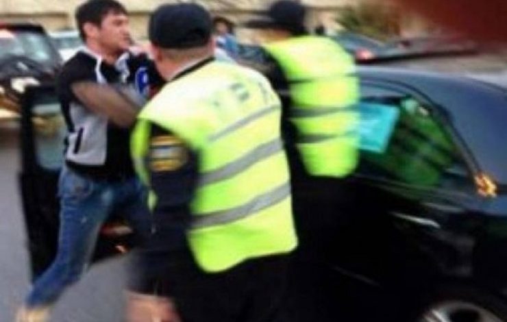 Azərbaycanda sürücü yol polisini döydü - RƏSMİ