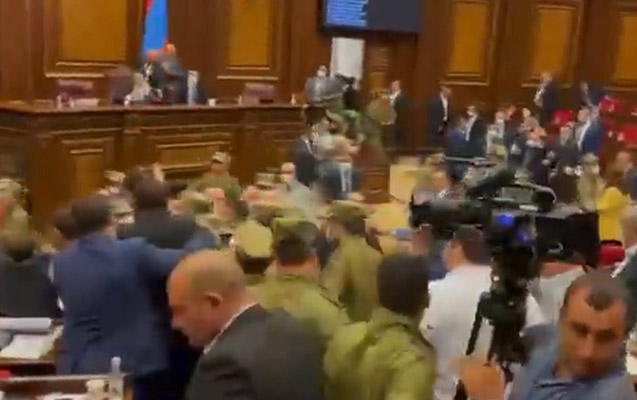 Ermənistan parlamentində növbəti dava