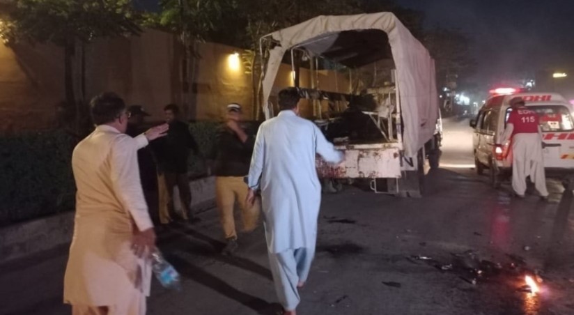 Pakistanda partlayış zamanı polis əməkdaşları həlak olub, yaralılar var