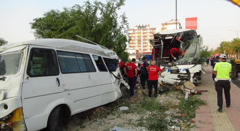 Türkiyədə avtobus dərəyə yuvarlanıb, 33 nəfər yaralanıb