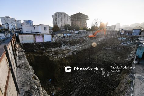 Bakıda irimiqyaslı söküntü: Buldozerlər həyət evlərini yerlə yeksan etdi - FOTO